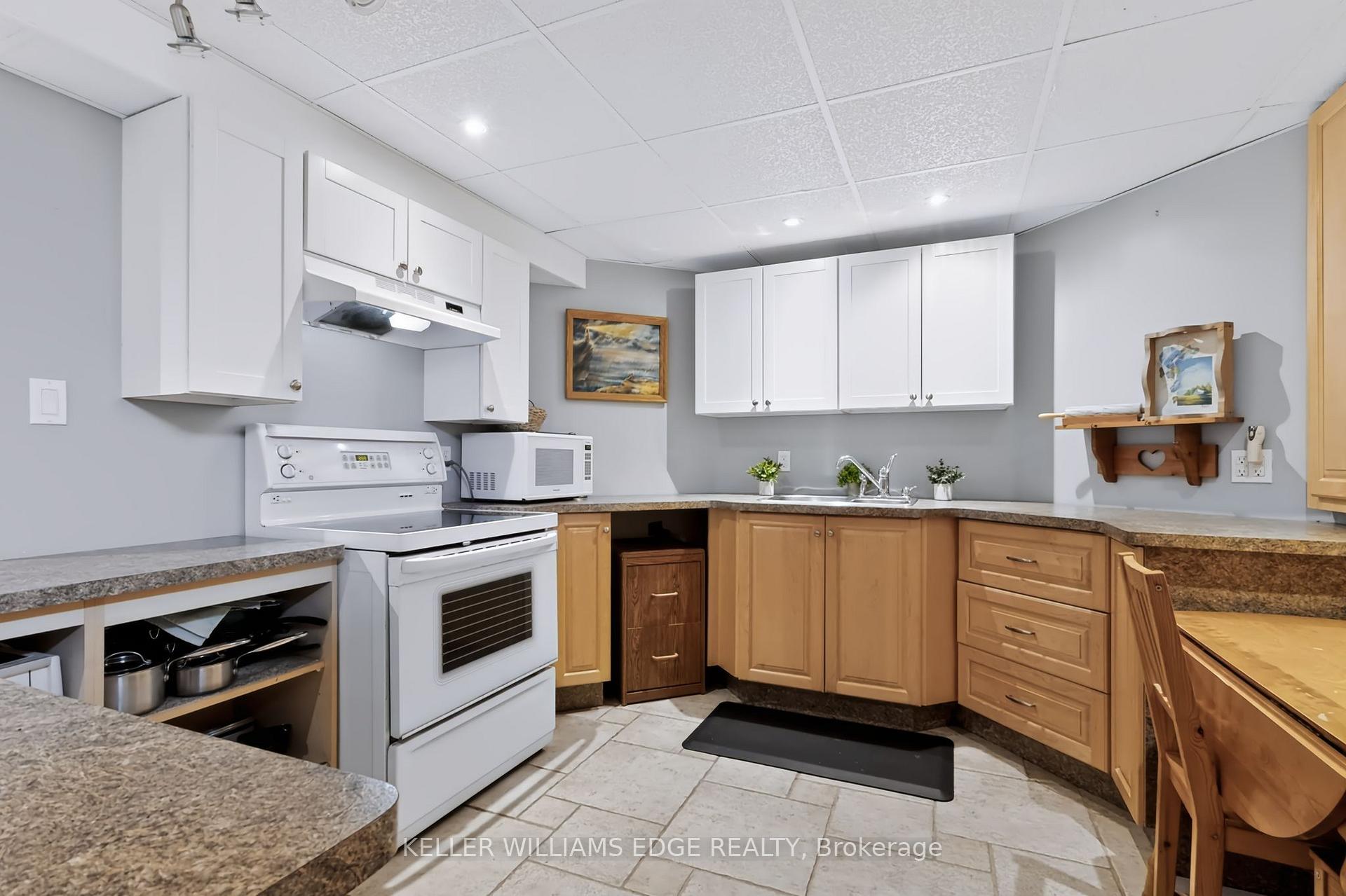 Photo 32 of 24 Eringate Drive, Hamilton, Stoney Creek Mountain — HOMEH