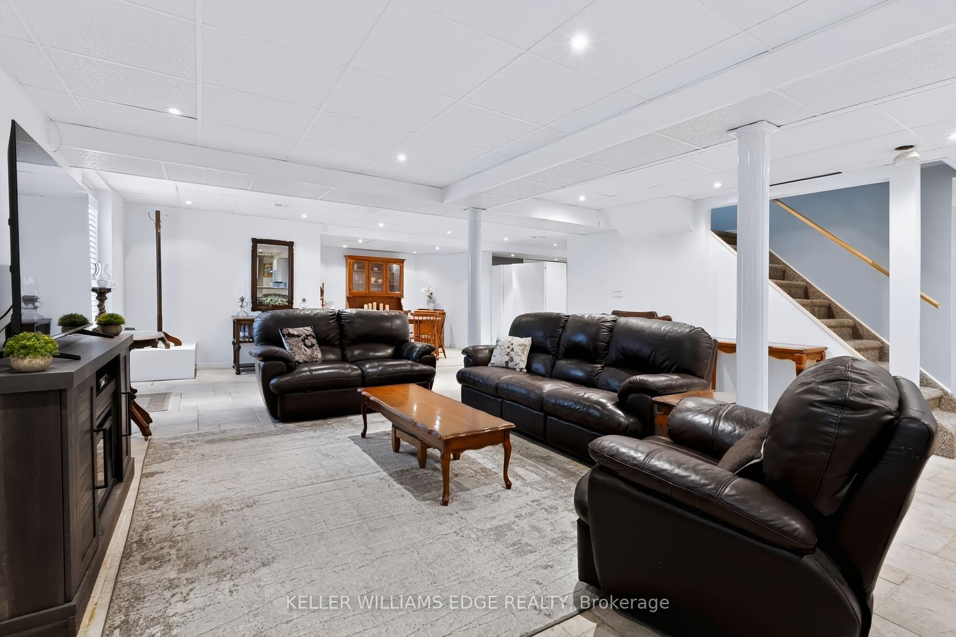 Photo 33 of 24 Eringate Drive, Hamilton, Stoney Creek Mountain — HOMEH