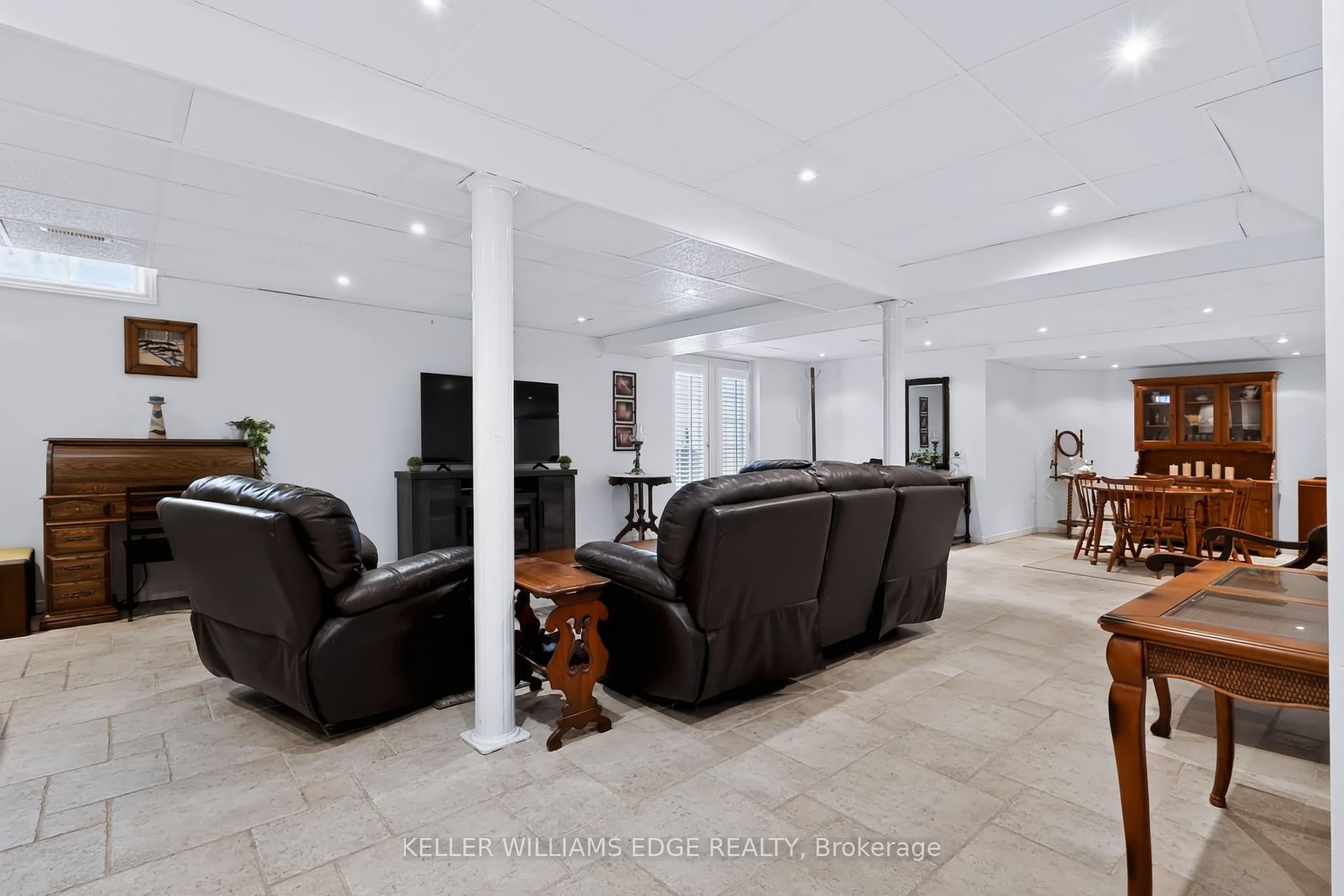 Photo 34 of 24 Eringate Drive, Hamilton, Stoney Creek Mountain — HOMEH