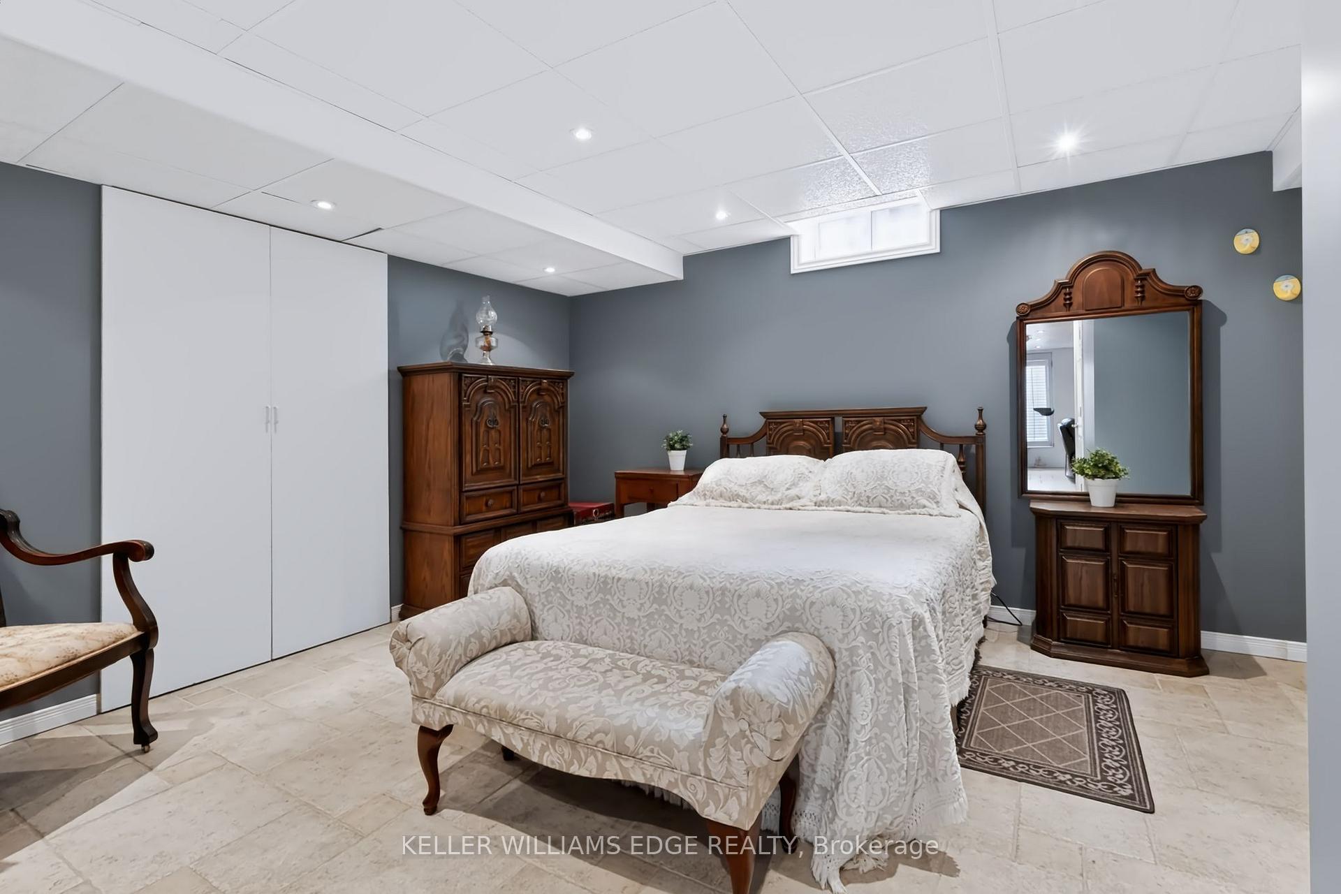 Photo 36 of 24 Eringate Drive, Hamilton, Stoney Creek Mountain — HOMEH