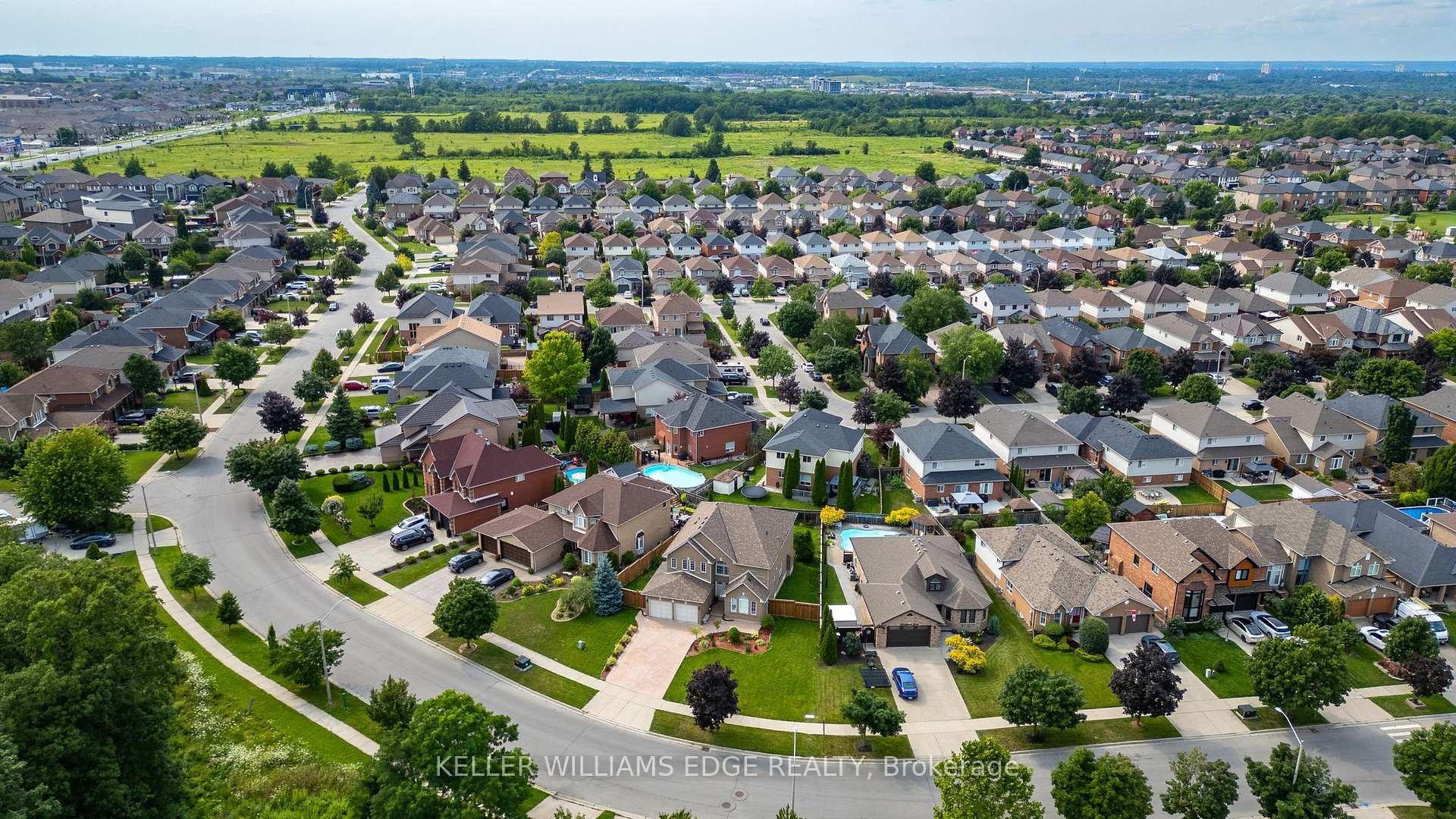 Photo 50 of 24 Eringate Drive, Hamilton, Stoney Creek Mountain — HOMEH