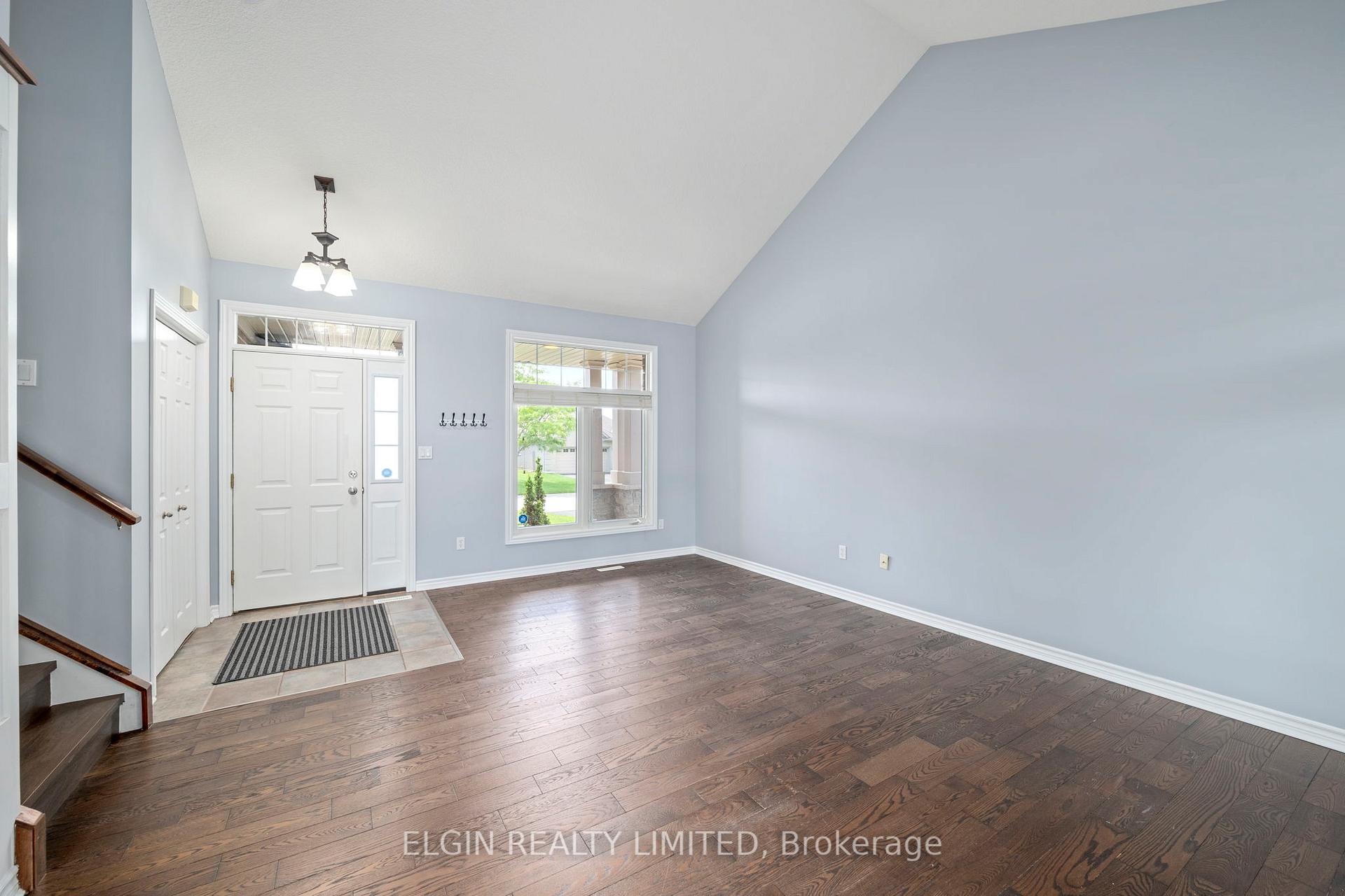 Photo 4 of 11 Kensington Court, St. Thomas — HOMEH