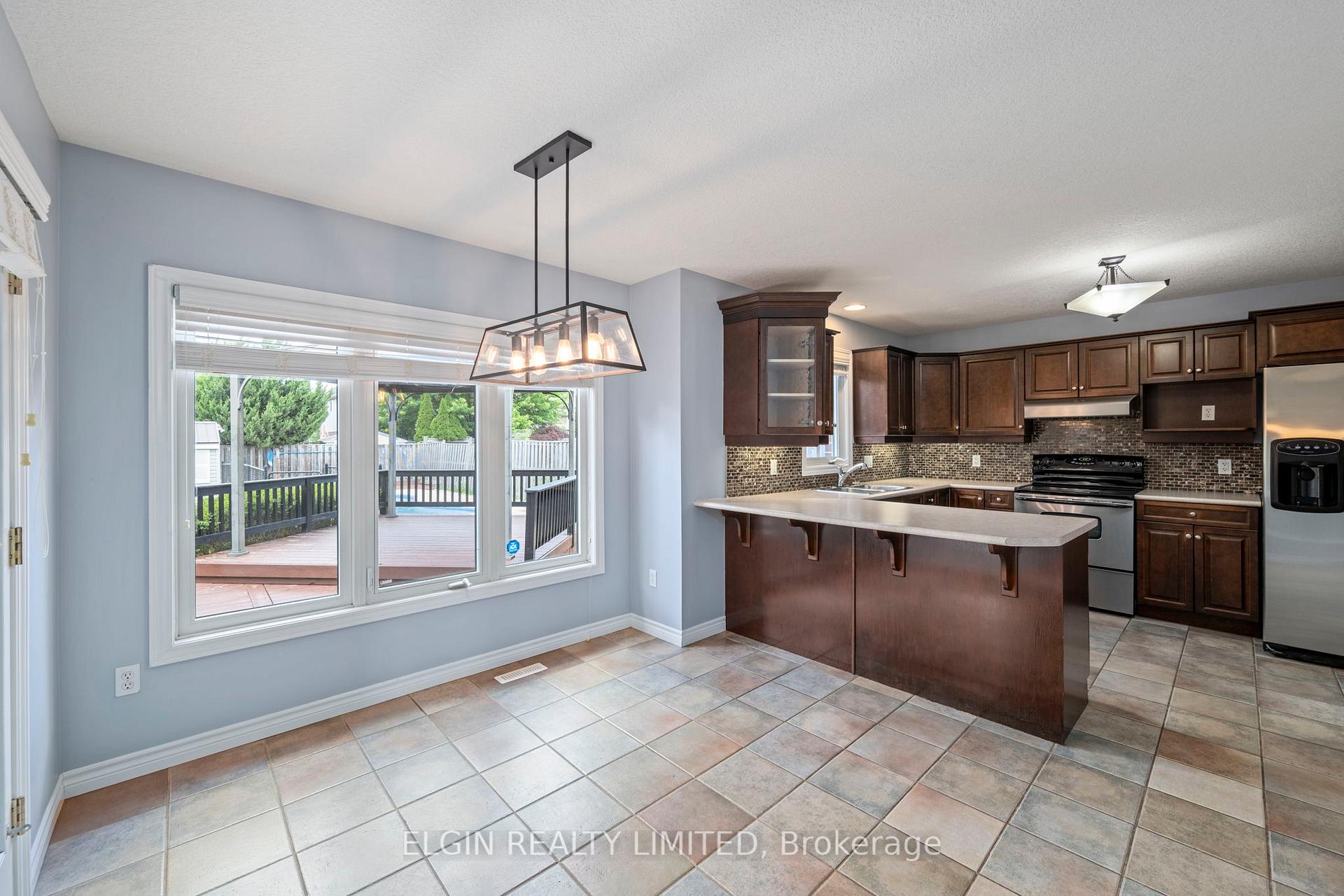 Photo 7 of 11 Kensington Court, St. Thomas — HOMEH