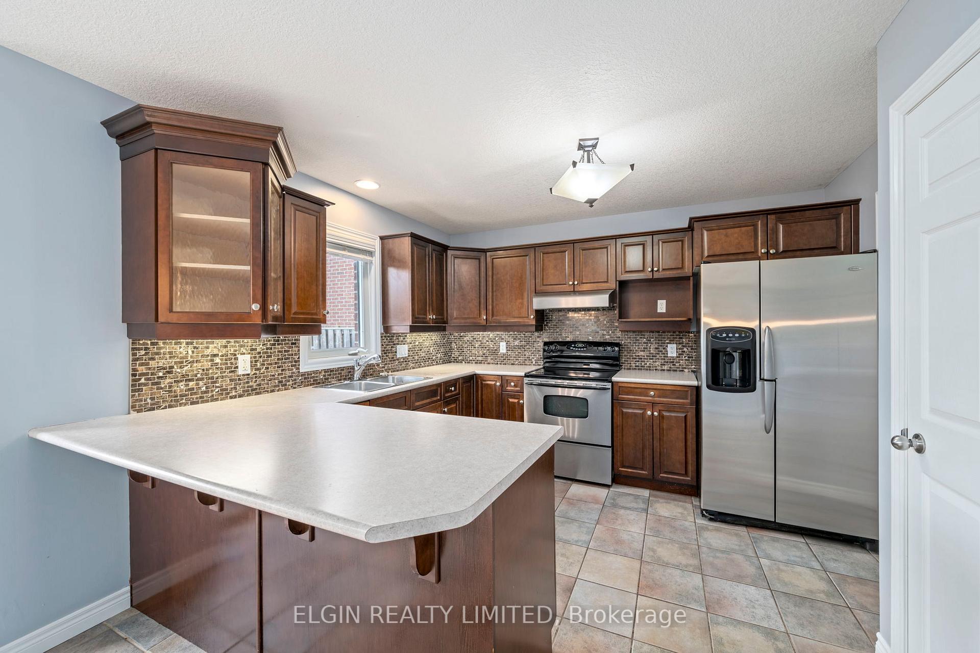 Photo 8 of 11 Kensington Court, St. Thomas — HOMEH
