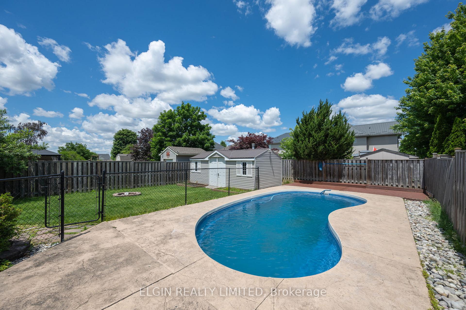 Photo 33 of 11 Kensington Court, St. Thomas — HOMEH