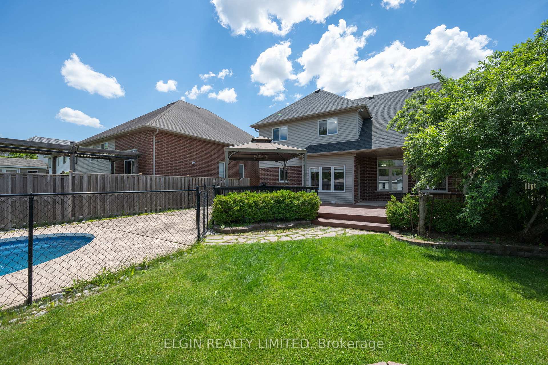 Photo 35 of 11 Kensington Court, St. Thomas — HOMEH