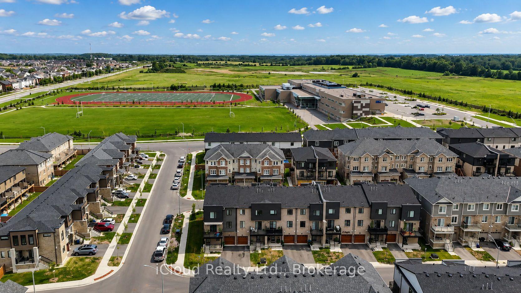 Photo 4 of 35 Wagon Lane, Barrie, Rural Barrie Southeast — HOMEH