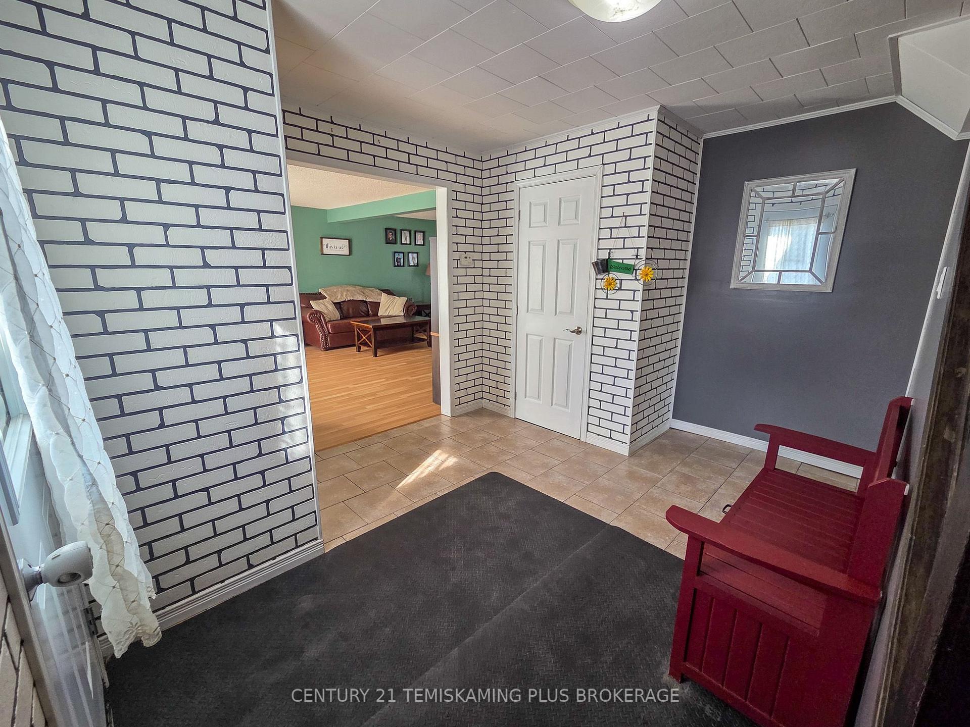 Photo 5 of 112 4th Avenue, Englehart — HOMEH