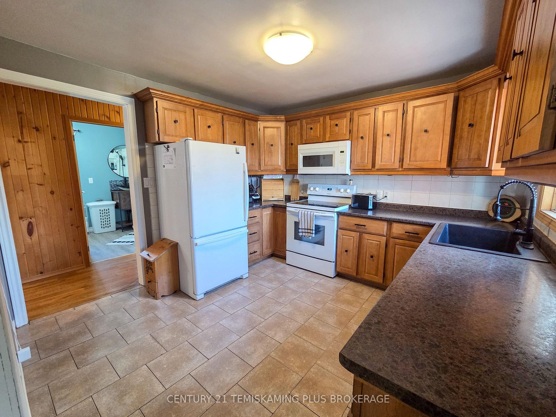 Photo 9 of 112 4th Avenue, Englehart — HOMEH