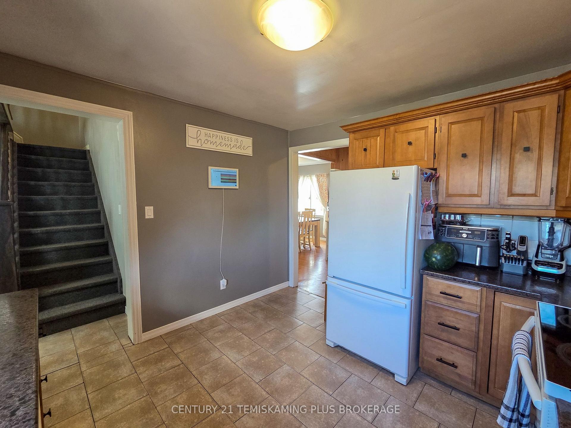 Photo 10 of 112 4th Avenue, Englehart — HOMEH