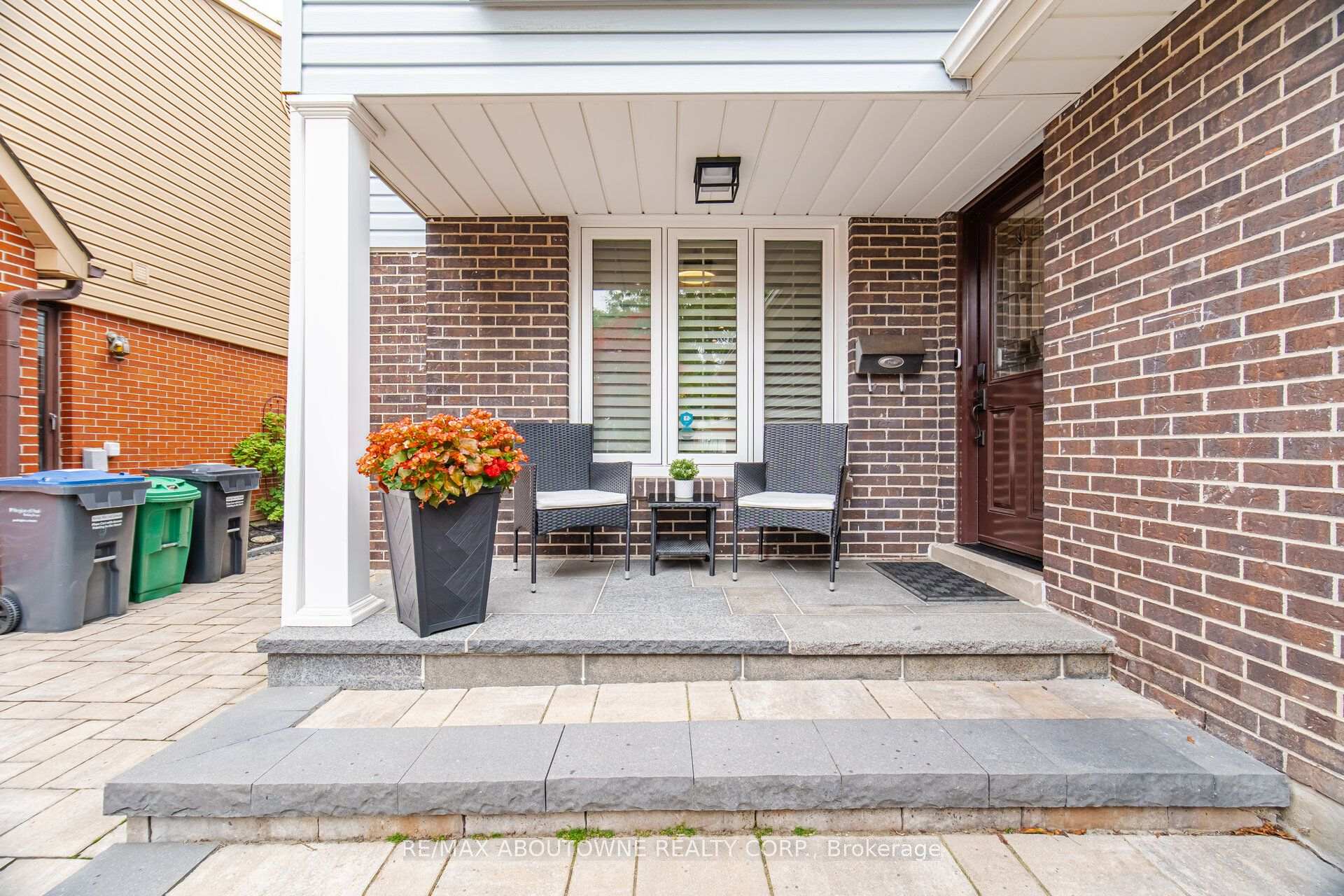 Photo 6 of 6298 Starfield Crescent, Mississauga, Meadowvale — HOMEH