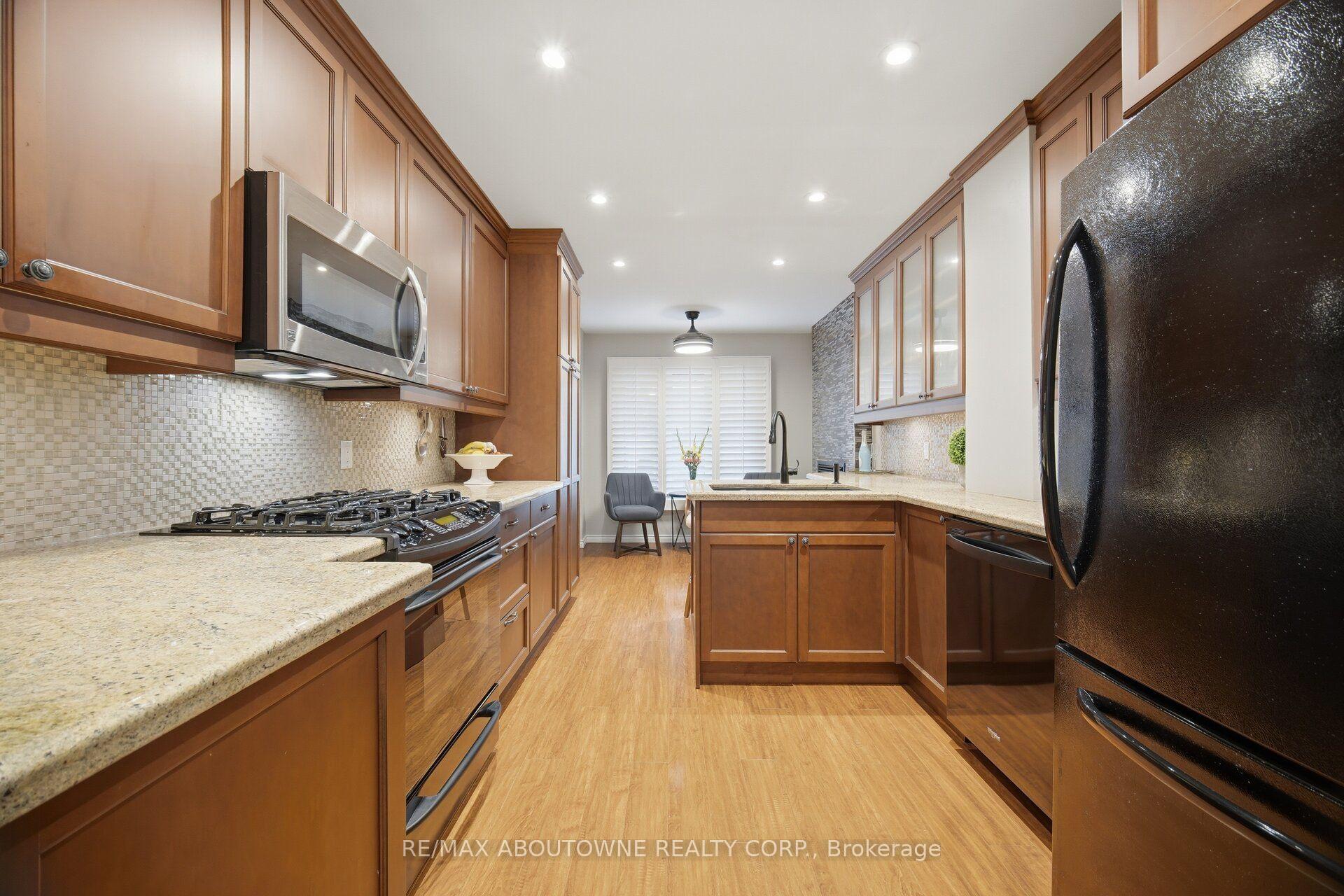 Photo 12 of 6298 Starfield Crescent, Mississauga, Meadowvale — HOMEH