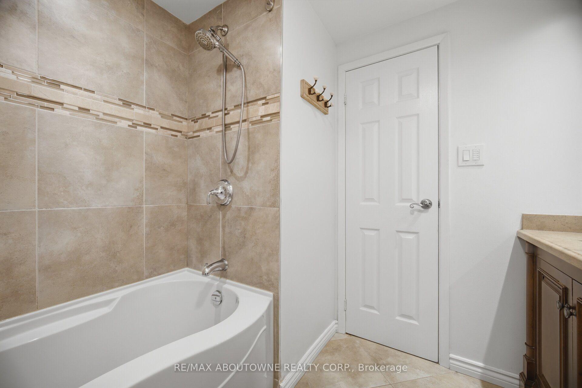 Photo 25 of 6298 Starfield Crescent, Mississauga, Meadowvale — HOMEH