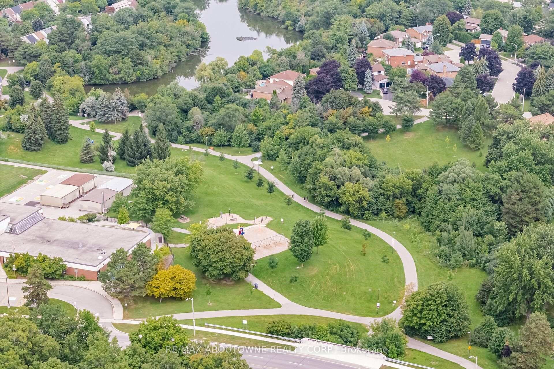Photo 35 of 6298 Starfield Crescent, Mississauga, Meadowvale — HOMEH