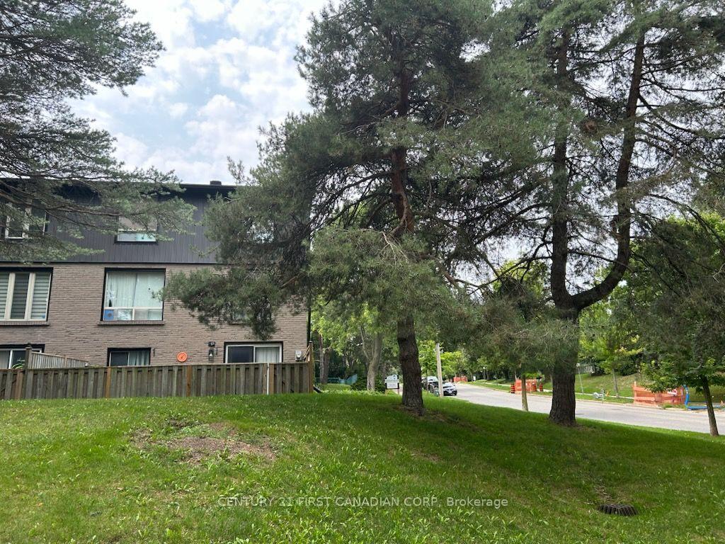Photo 5 of 757 Berkshire Drive, London, South N — HOMEH