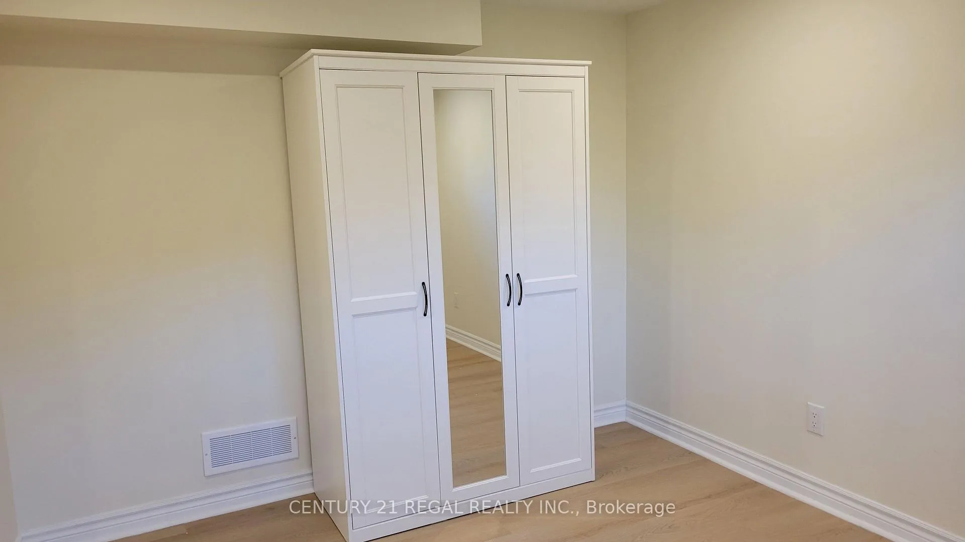 Photo 10 of Unit Basement Unit 3, 34 Pleasant View Drive, North York, Pleasant View — HOMEH