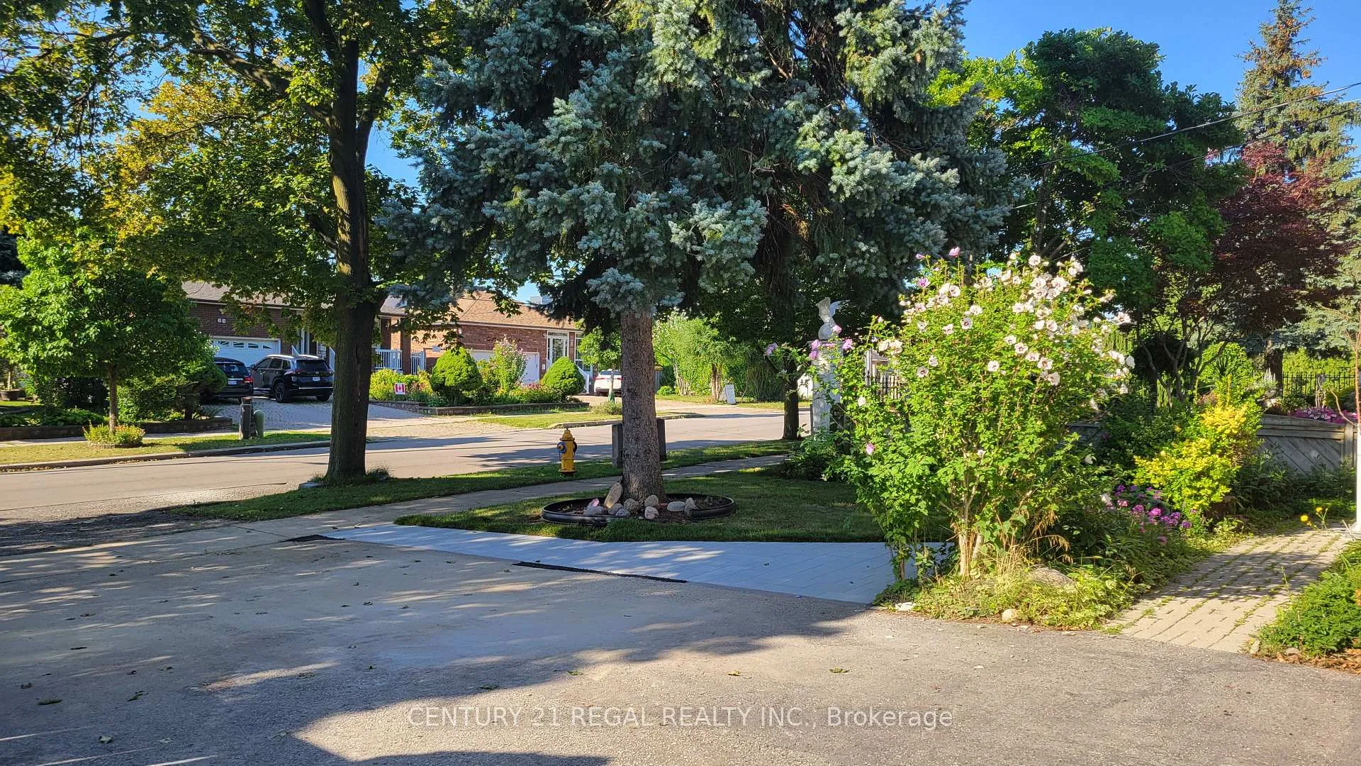 Photo 18 of Unit Basement Unit 3, 34 Pleasant View Drive, North York, Pleasant View — HOMEH