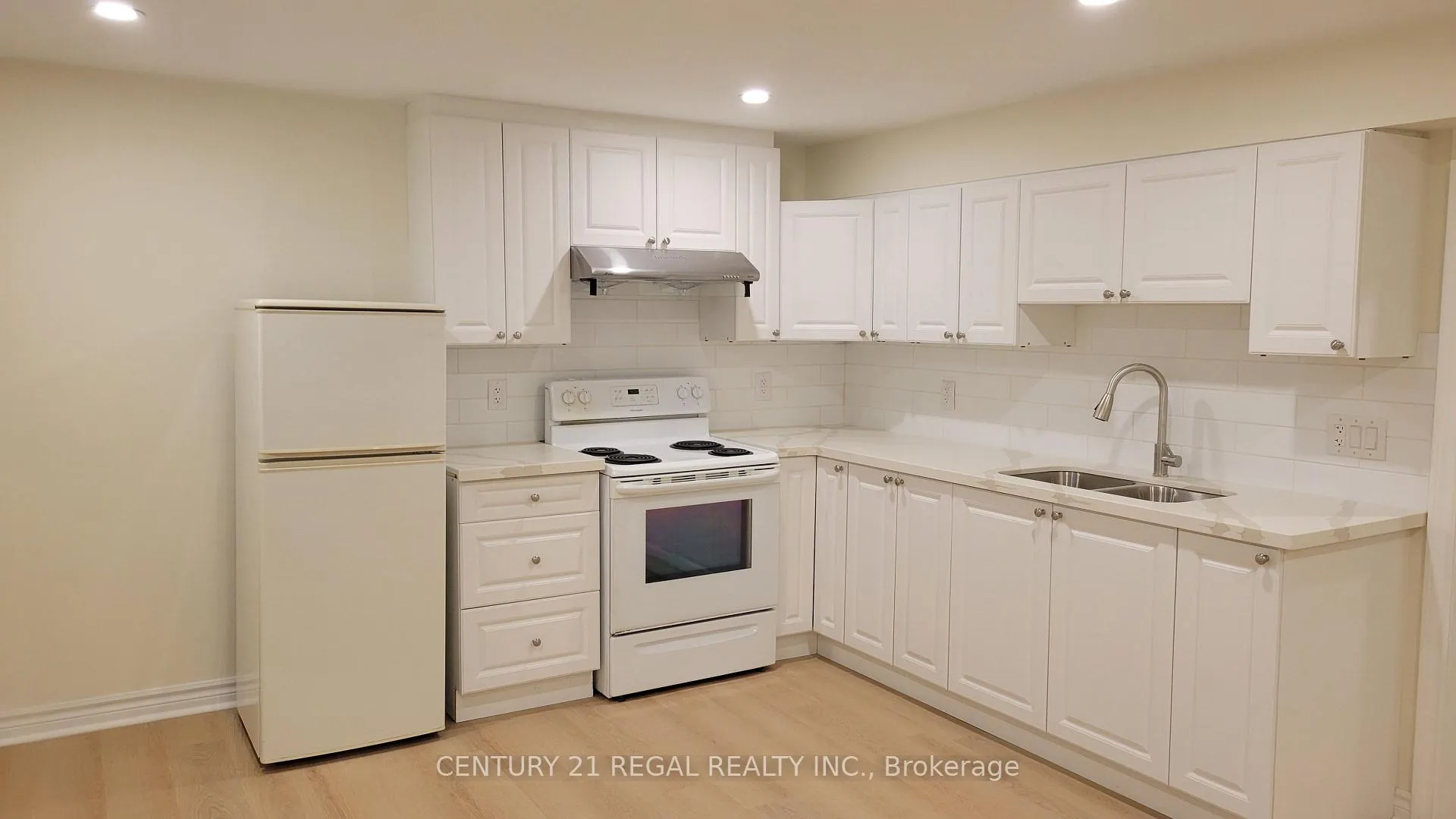 Photo 26 of Unit Basement Unit 3, 34 Pleasant View Drive, North York, Pleasant View — HOMEH