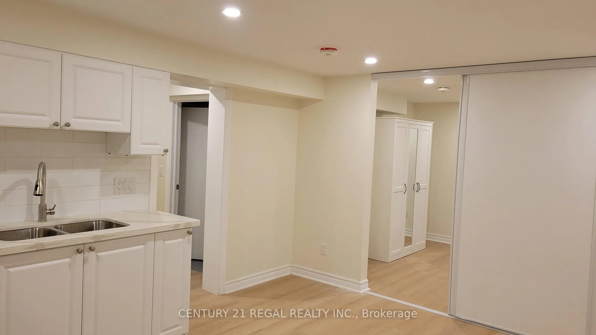 Photo 27 of Unit Basement Unit 3, 34 Pleasant View Drive, North York, Pleasant View — HOMEH