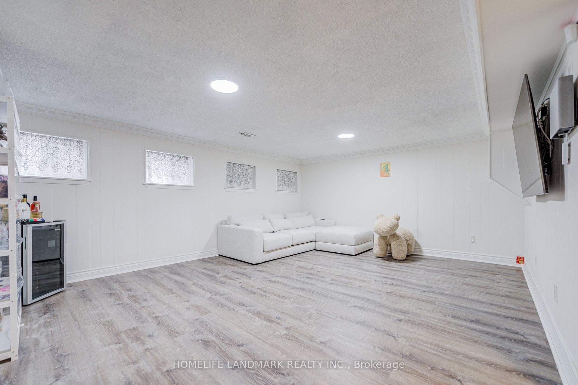 Photo 6 of 53 Chipwood Crescent, North York, Pleasant View — HOMEH