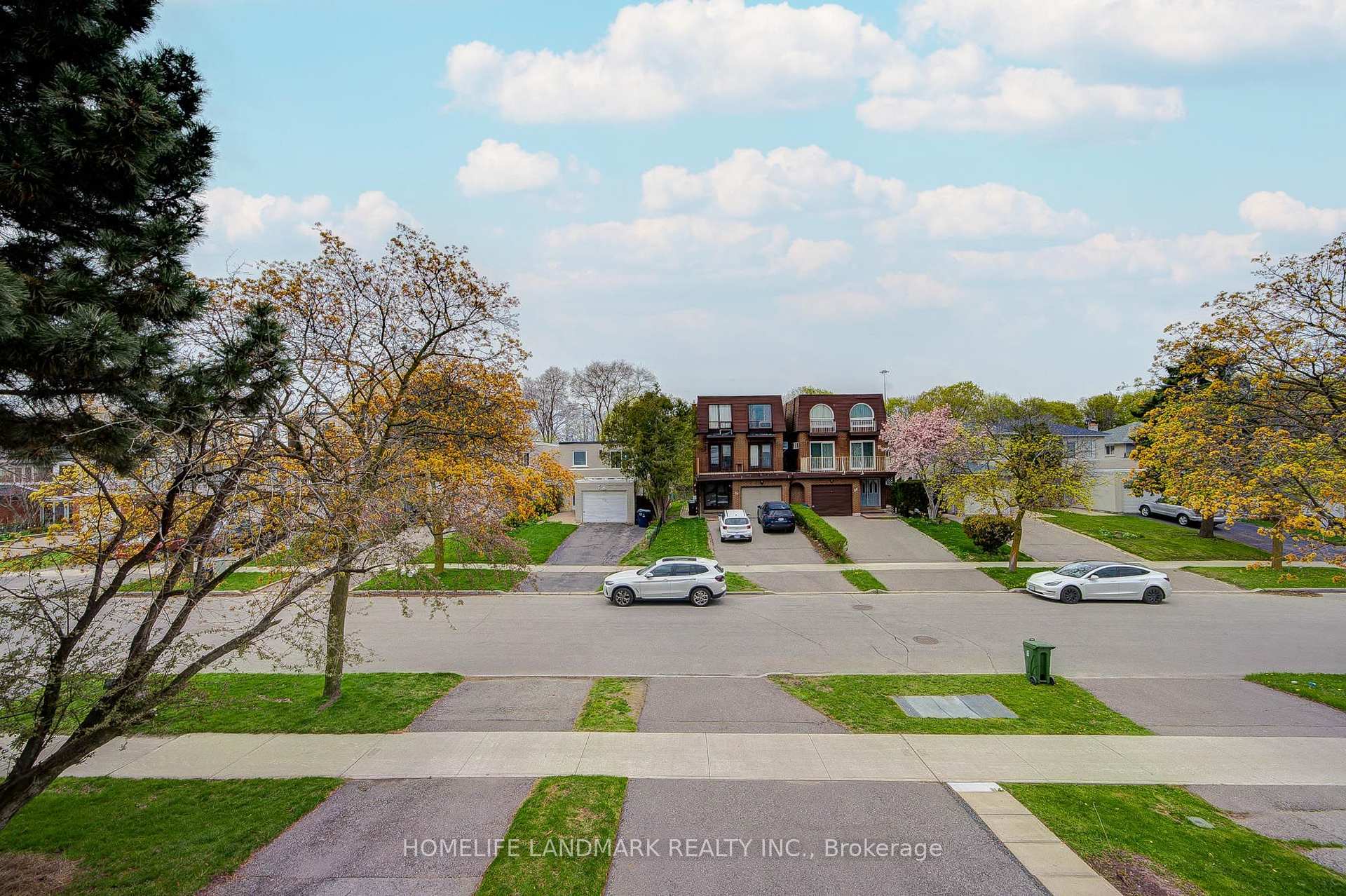 Photo 34 of 53 Chipwood Crescent, North York, Pleasant View — HOMEH