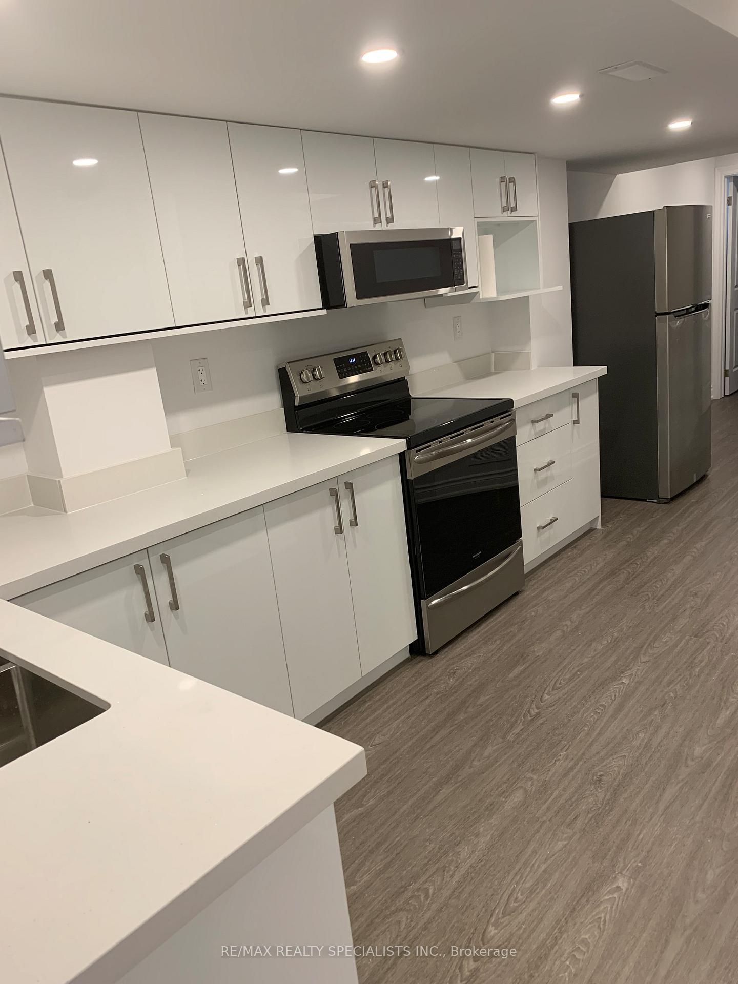 Photo 3 of Unit Bsmt, 6 Faust Ridge, Vaughan, Kleinburg — HOMEH