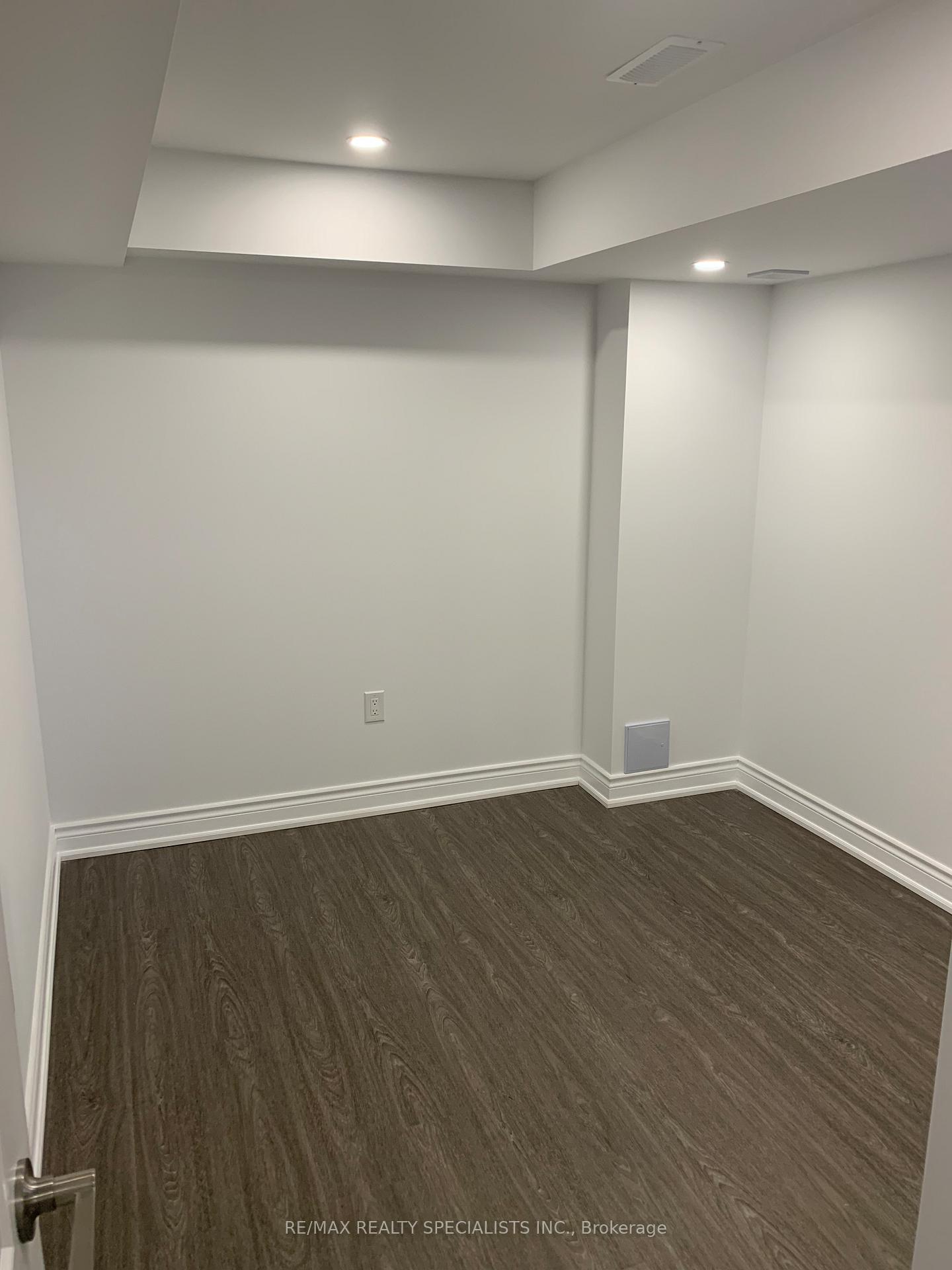 Photo 4 of Unit Bsmt, 6 Faust Ridge, Vaughan, Kleinburg — HOMEH