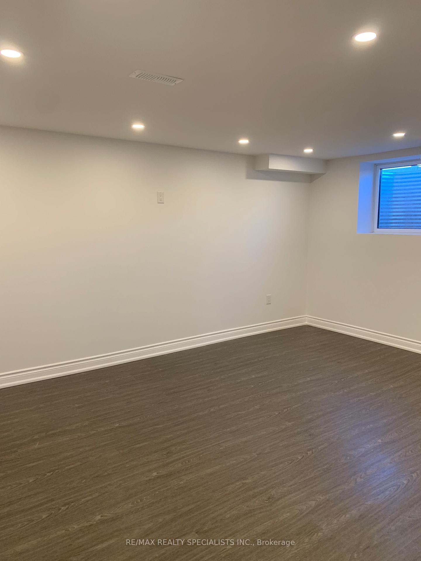 Photo 5 of Unit Bsmt, 6 Faust Ridge, Vaughan, Kleinburg — HOMEH