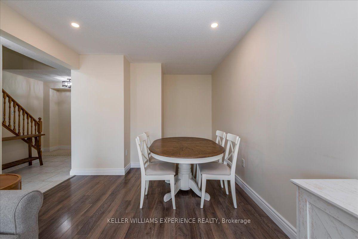 Photo 7 of 10 Sunset Place, Barrie, Holly — HOMEH