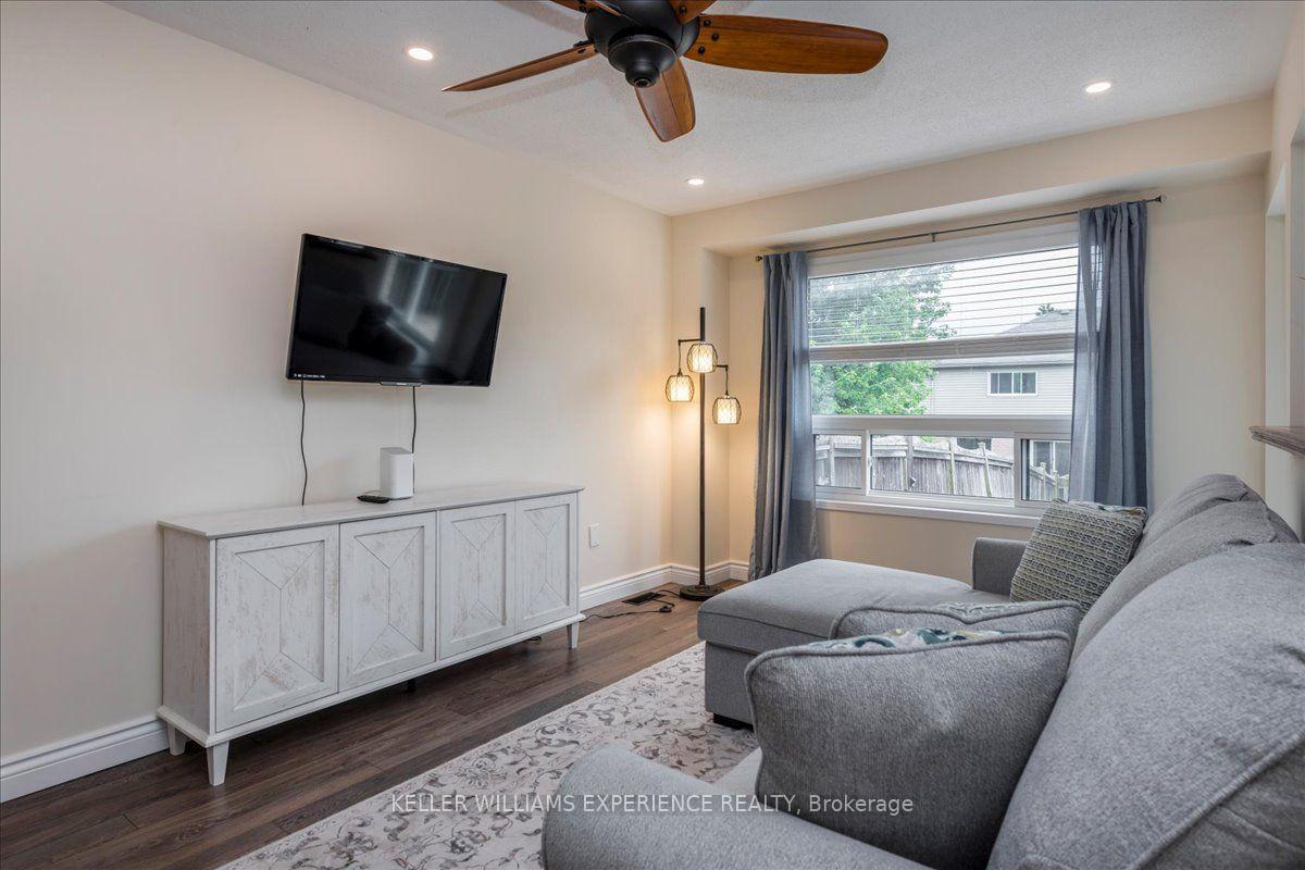 Photo 4 of 10 Sunset Place, Barrie, Holly — HOMEH