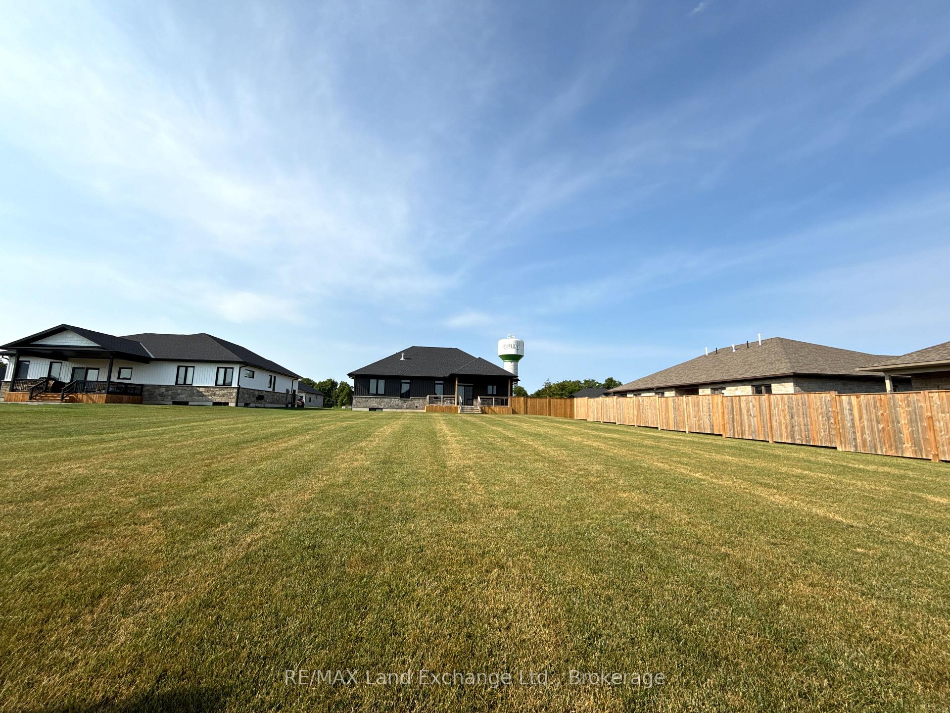 Photo 7 of 23 Mctavish Crescent, Huron-Kinloss — HOMEH