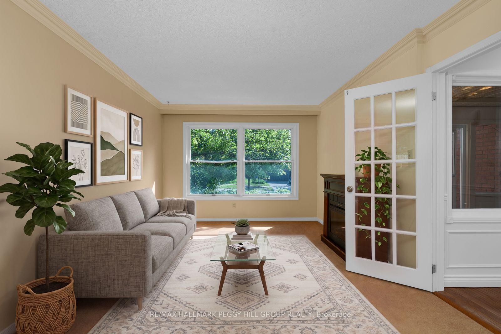 Photo 3 of 22 Richler Crescent, Barrie, Letitia Heights — HOMEH