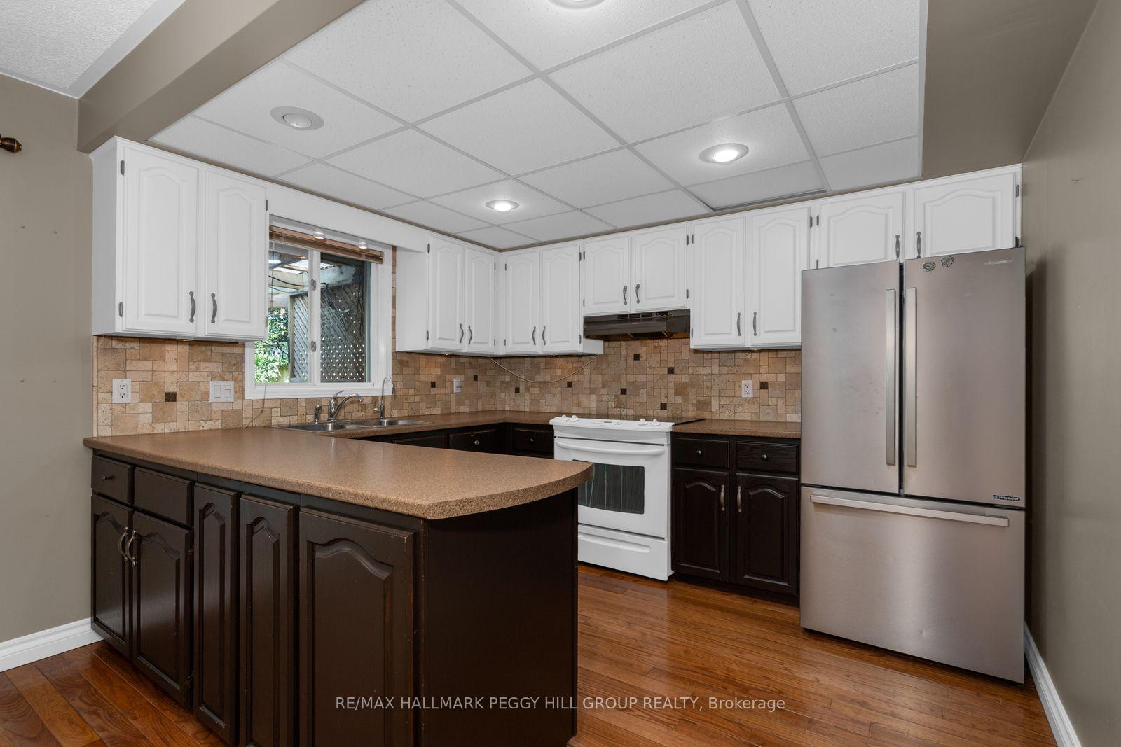Photo 6 of 22 Richler Crescent, Barrie, Letitia Heights — HOMEH