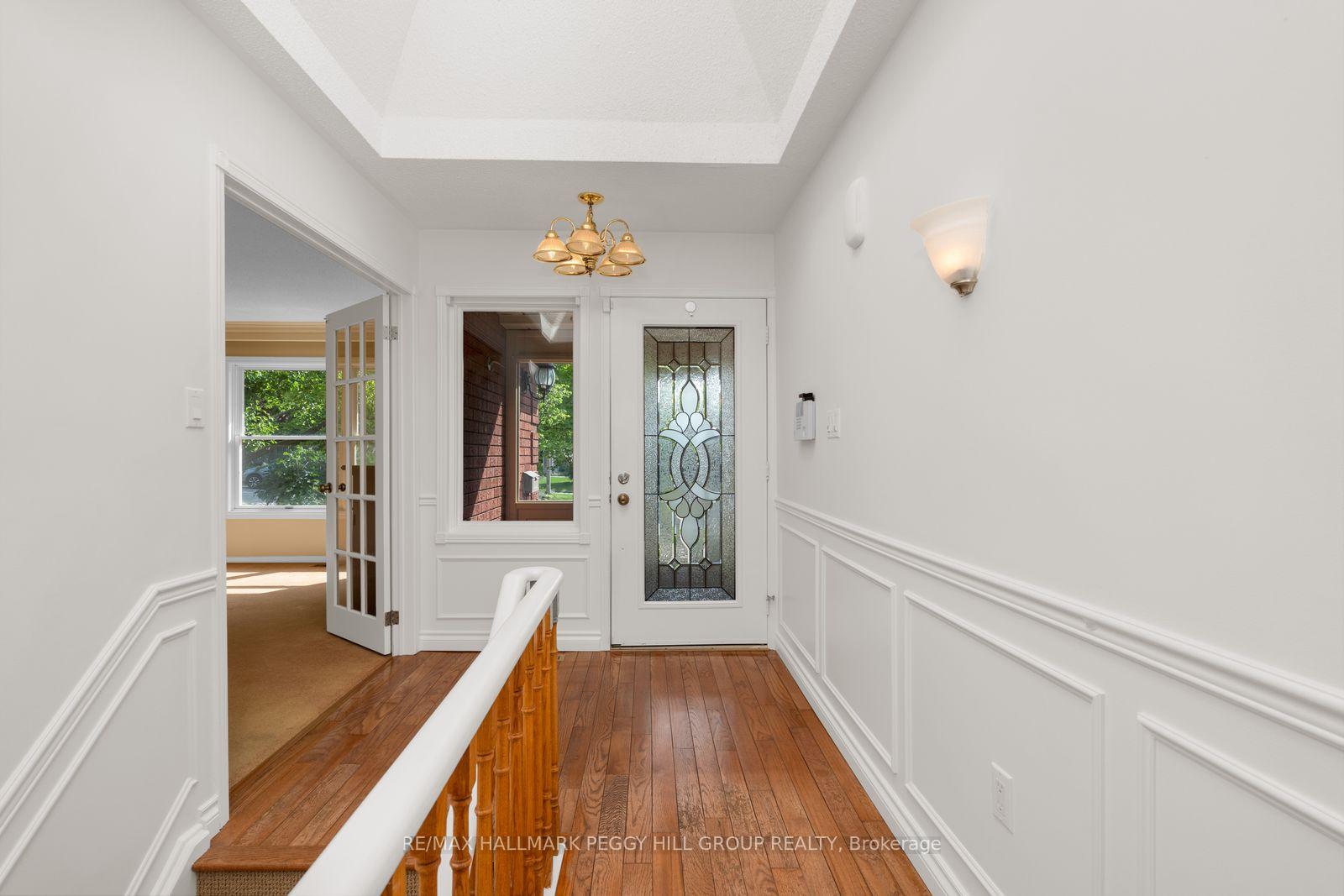 Photo 7 of 22 Richler Crescent, Barrie, Letitia Heights — HOMEH