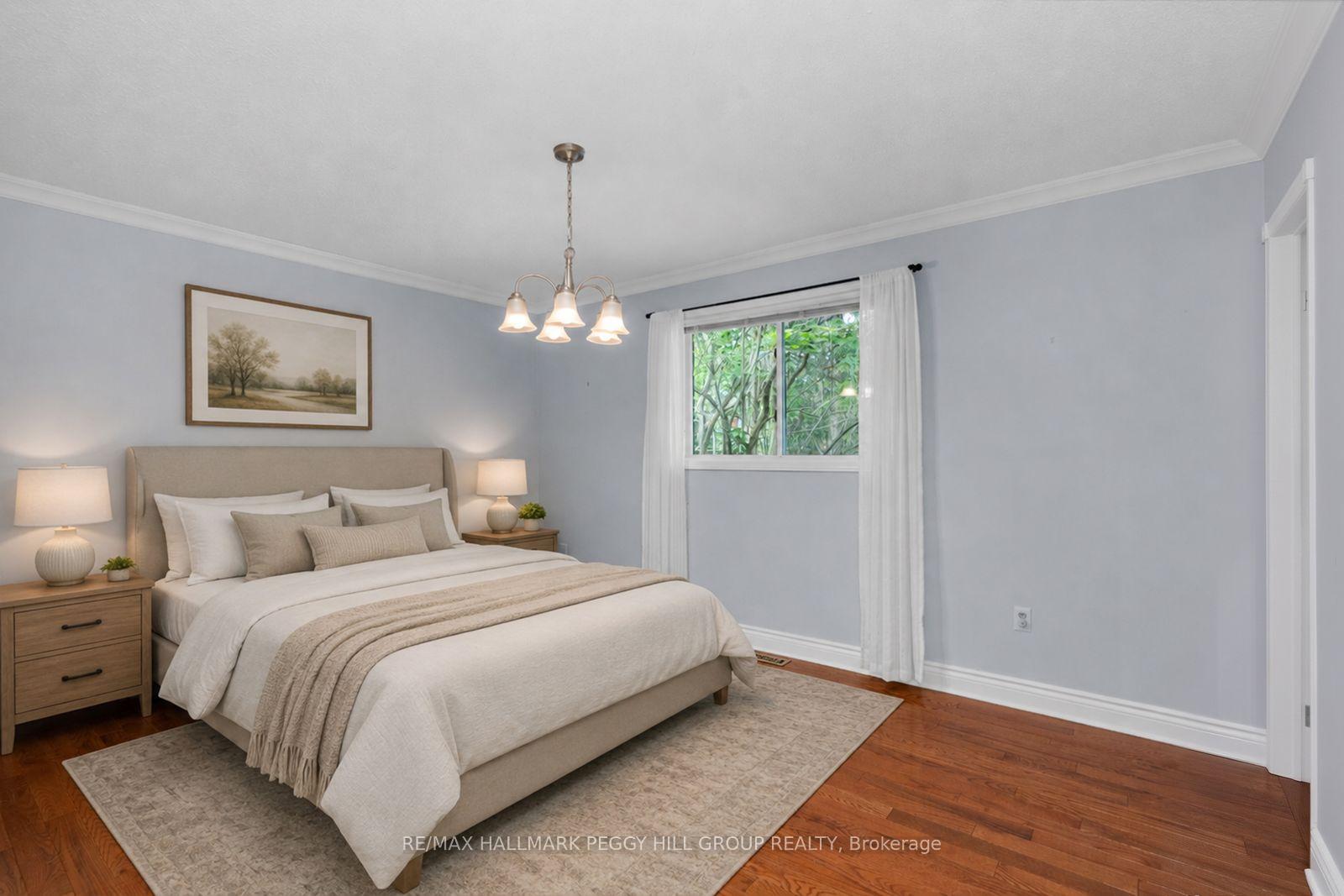 Photo 8 of 22 Richler Crescent, Barrie, Letitia Heights — HOMEH