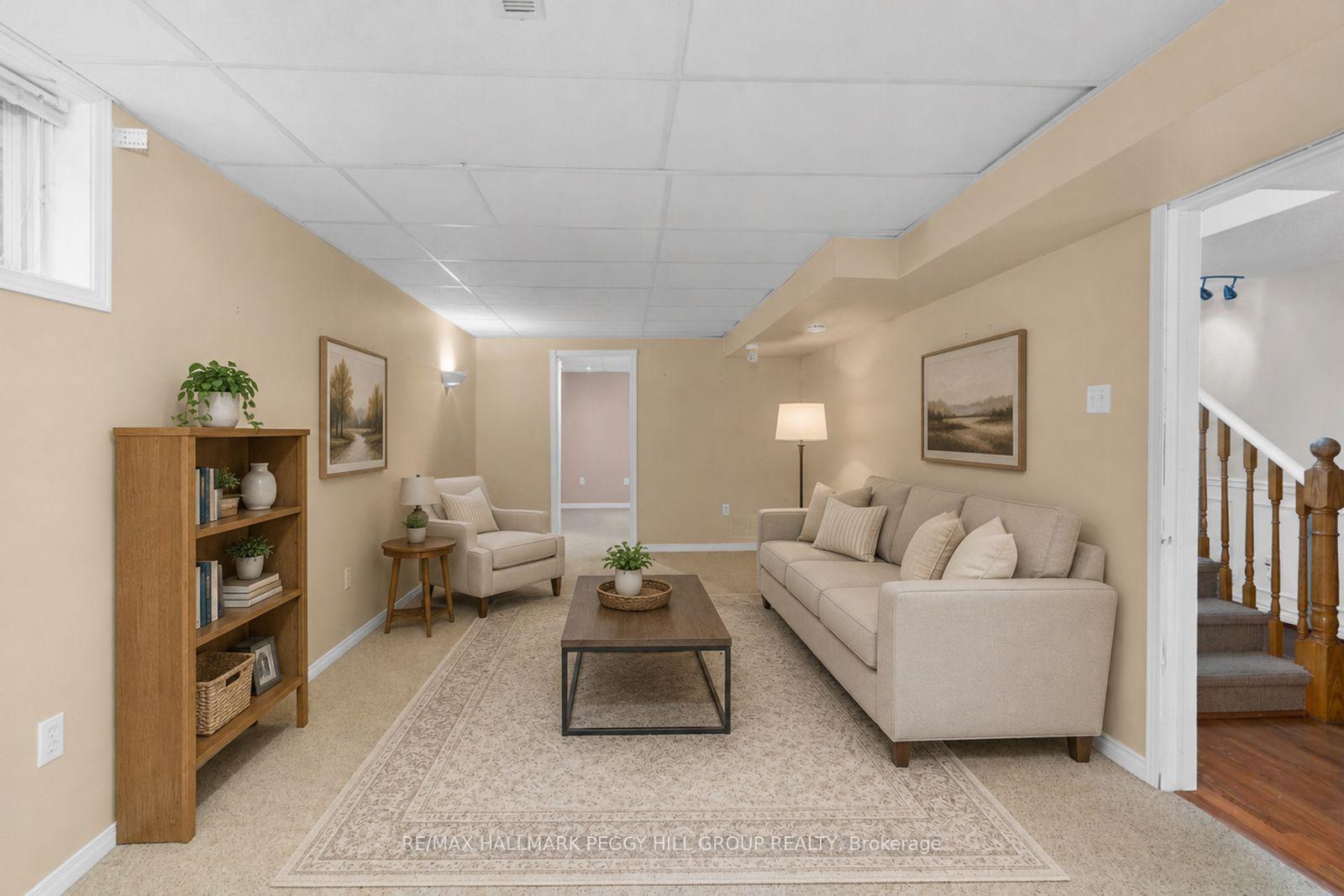 Photo 12 of 22 Richler Crescent, Barrie, Letitia Heights — HOMEH