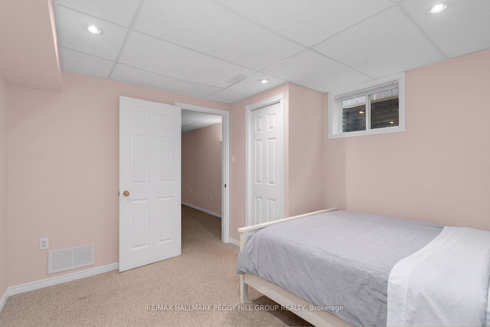 Photo 13 of 22 Richler Crescent, Barrie, Letitia Heights — HOMEH