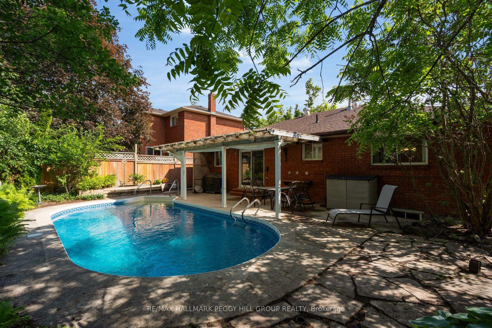 Photo 14 of 22 Richler Crescent, Barrie, Letitia Heights — HOMEH