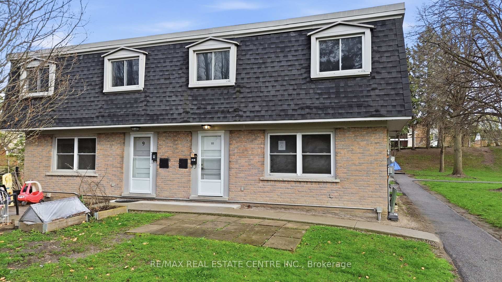 Photo 2 of Unit 10, 76 Borden Parkway, Kitchener, King East — HOMEH