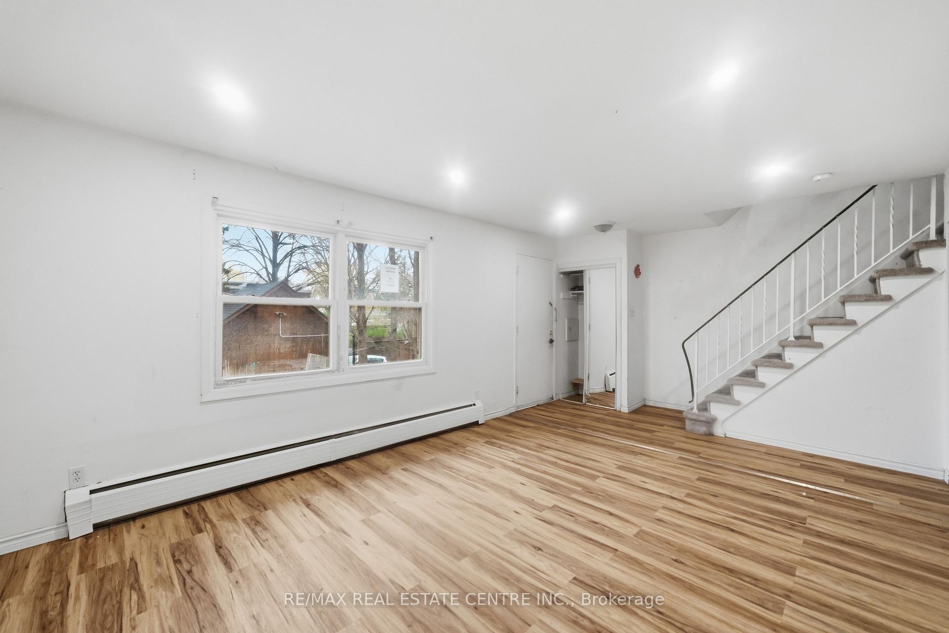 Photo 5 of Unit 10, 76 Borden Parkway, Kitchener, King East — HOMEH