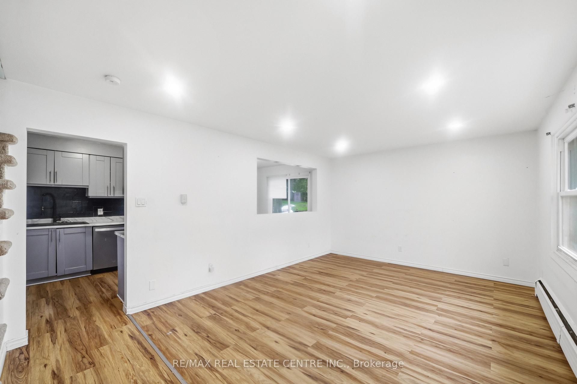 Photo 7 of Unit 10, 76 Borden Parkway, Kitchener, King East — HOMEH