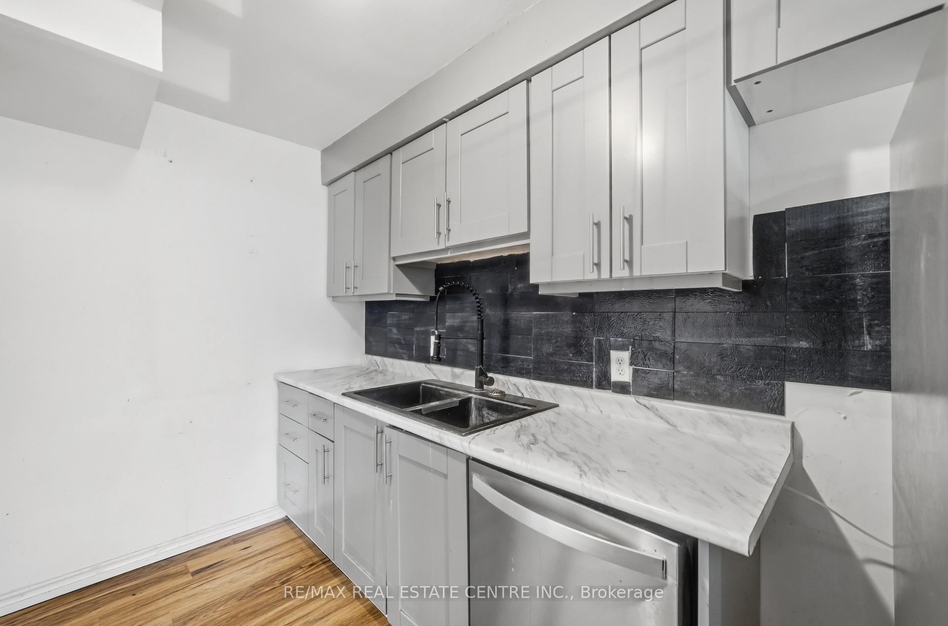 Photo 8 of Unit 10, 76 Borden Parkway, Kitchener, King East — HOMEH