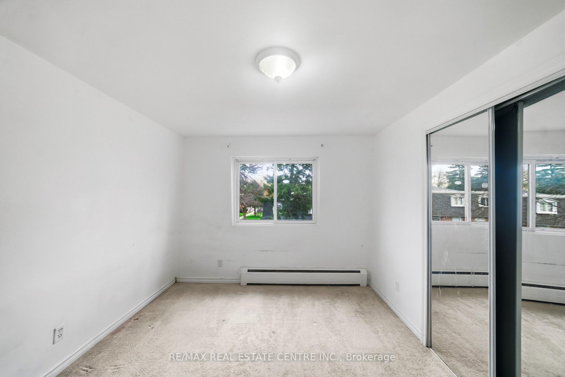 Photo 10 of Unit 10, 76 Borden Parkway, Kitchener, King East — HOMEH