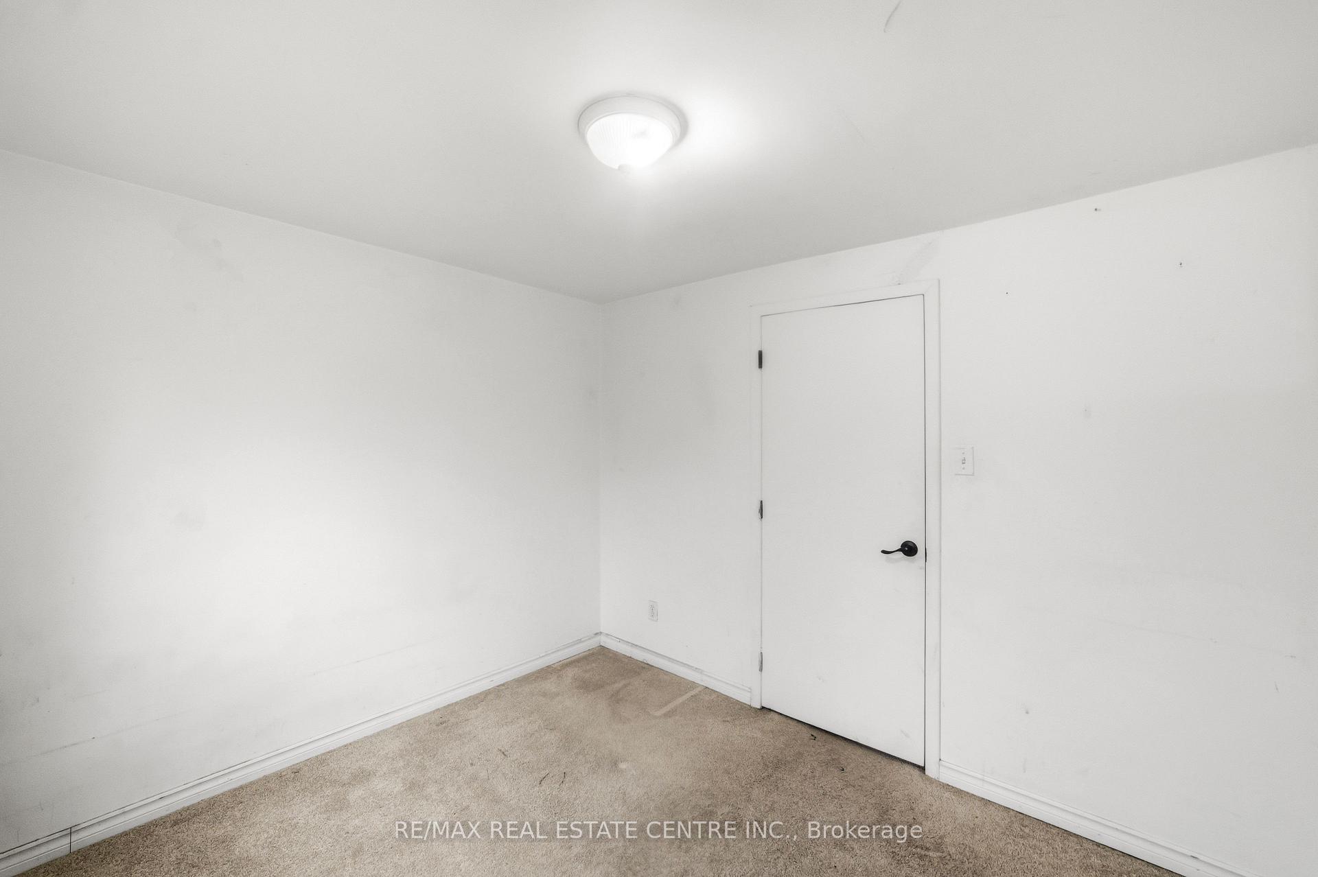 Photo 14 of Unit 10, 76 Borden Parkway, Kitchener, King East — HOMEH