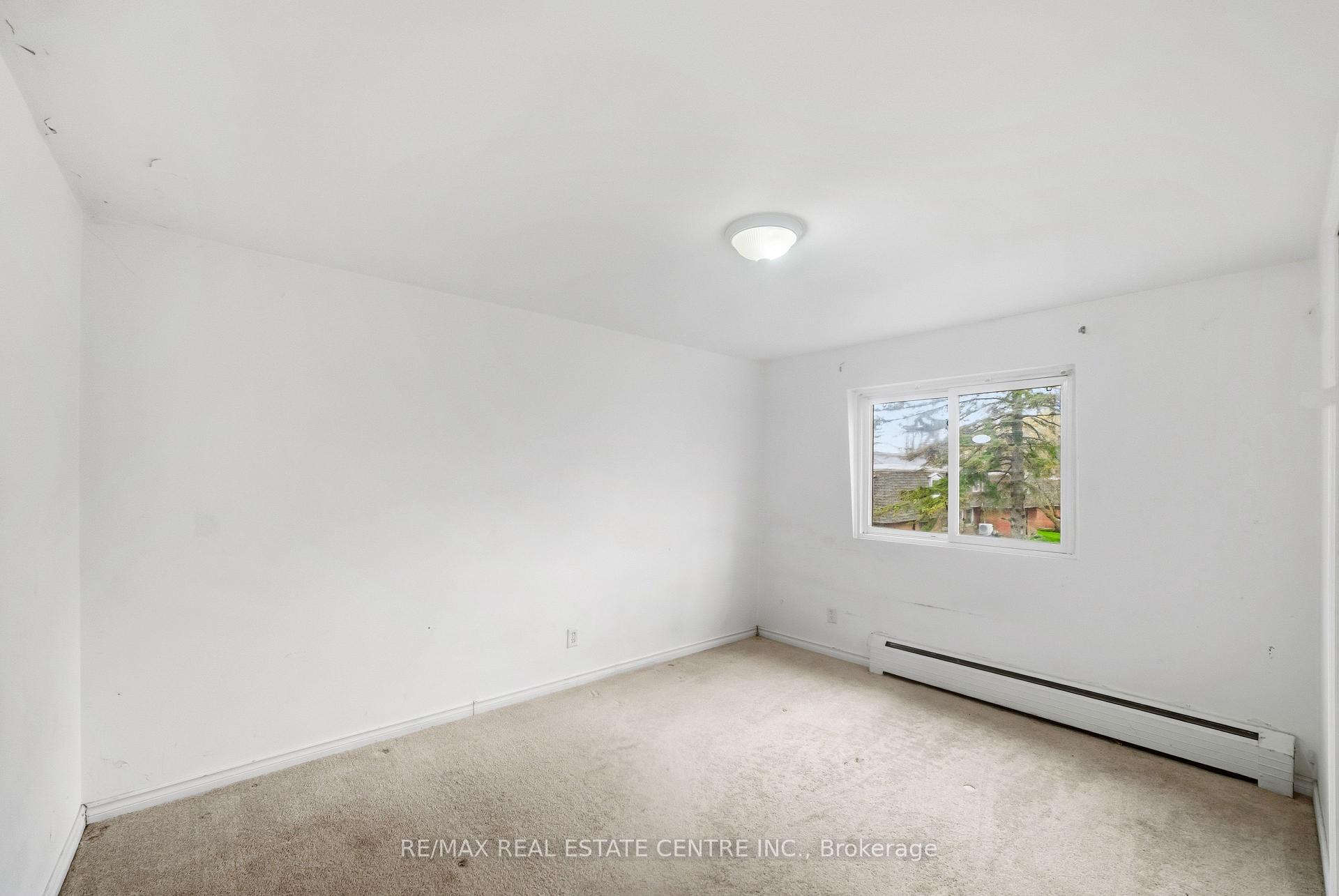 Photo 15 of Unit 10, 76 Borden Parkway, Kitchener, King East — HOMEH