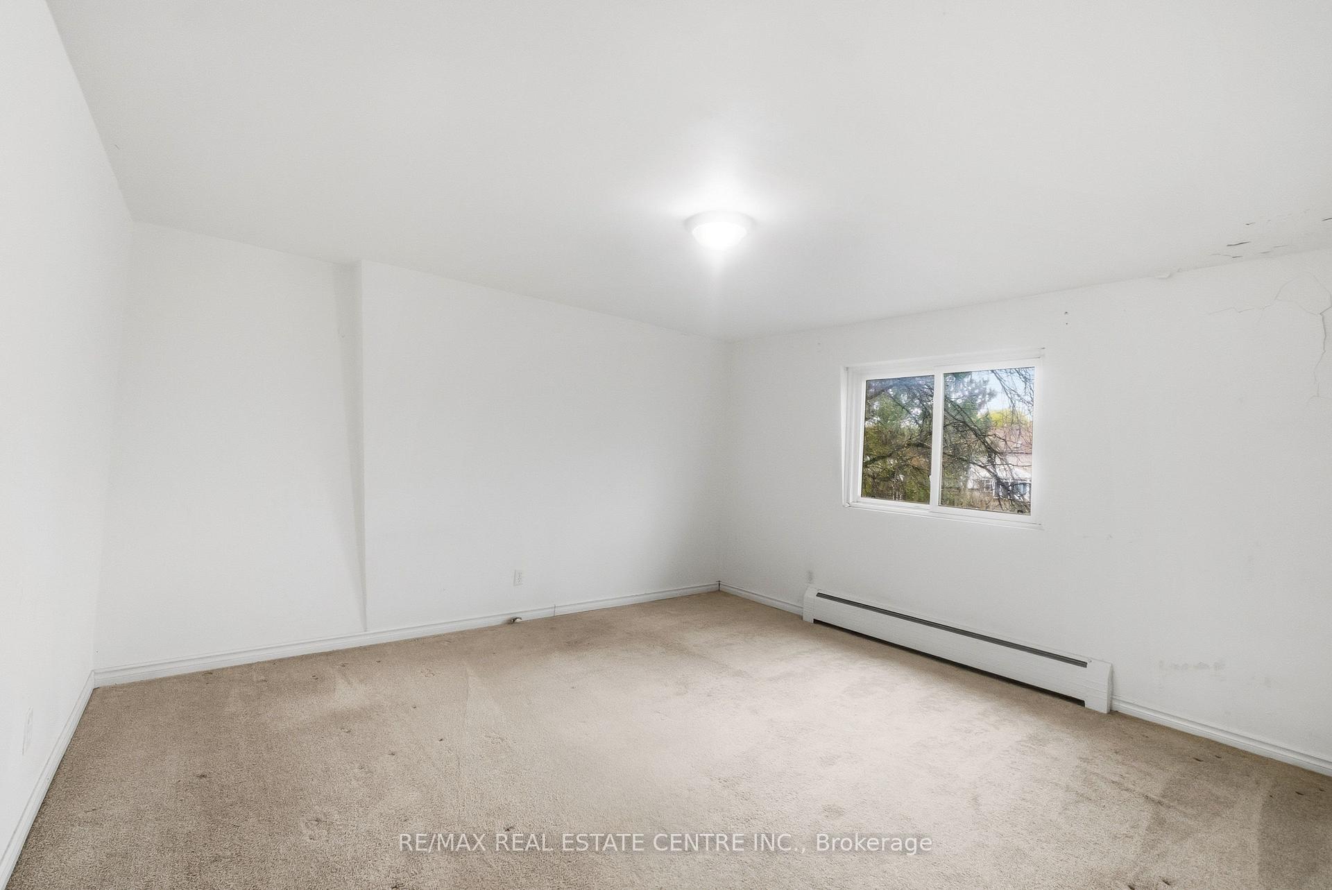 Photo 17 of Unit 10, 76 Borden Parkway, Kitchener, King East — HOMEH