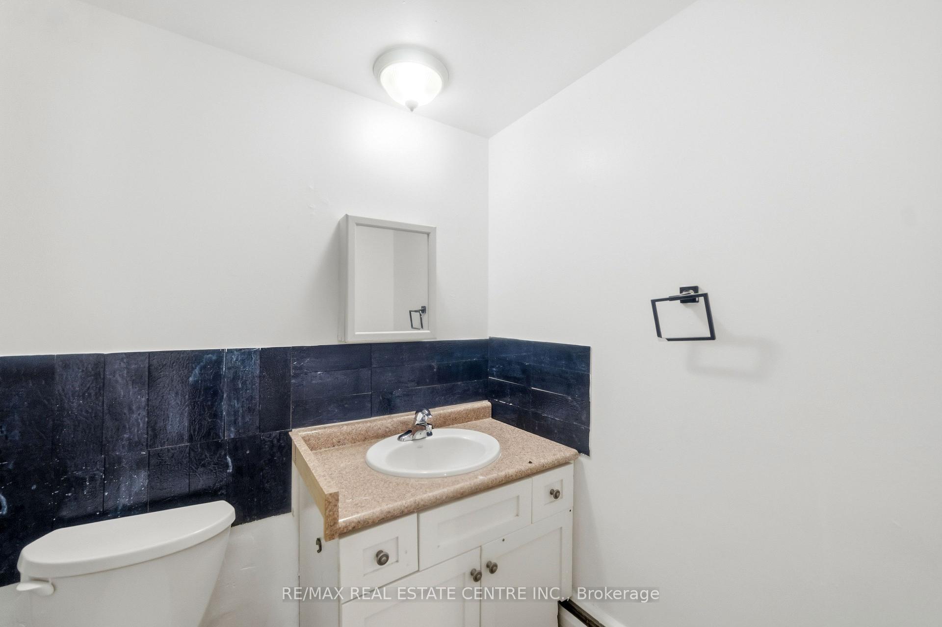 Photo 20 of Unit 10, 76 Borden Parkway, Kitchener, King East — HOMEH