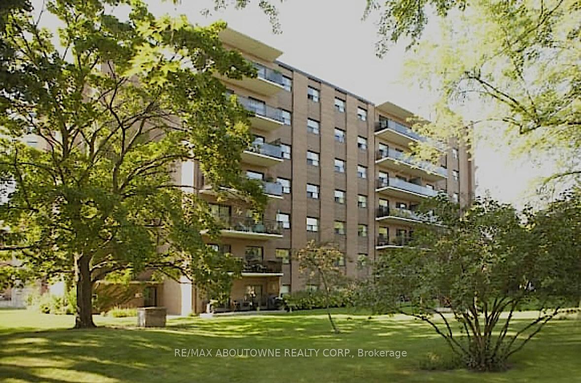 Front of Unit 109, 135 Allan Street
