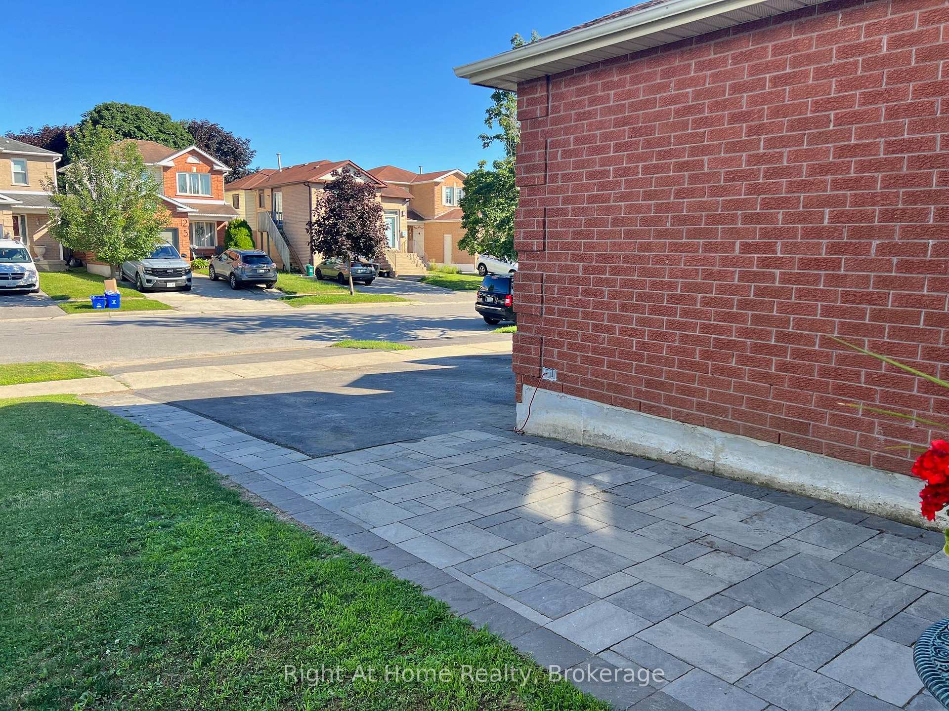 Photo 3 of 26 Moyse Drive, Clarington, Courtice — HOMEH