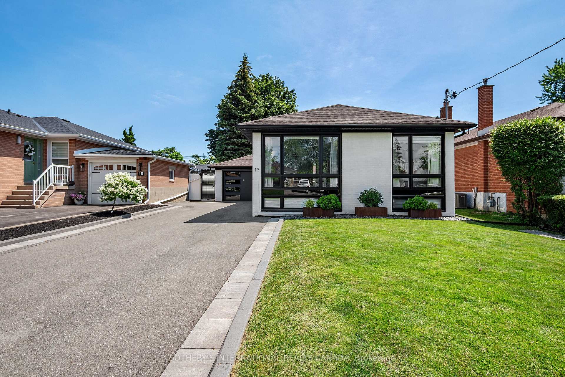 Photo 1 of 17 Sigmont Road, Etobicoke, Eringate-Centennial-West Deane — HOMEH
